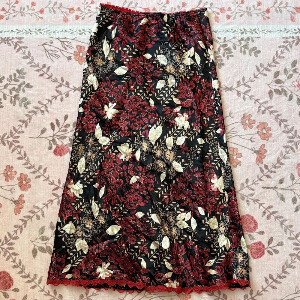 Vintage Women's Red and Black Skirt